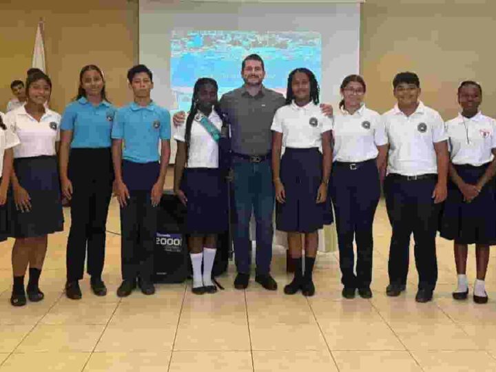 Niños asumen cargos en la Corporación Municipal Infantil 2025 en La Ceiba