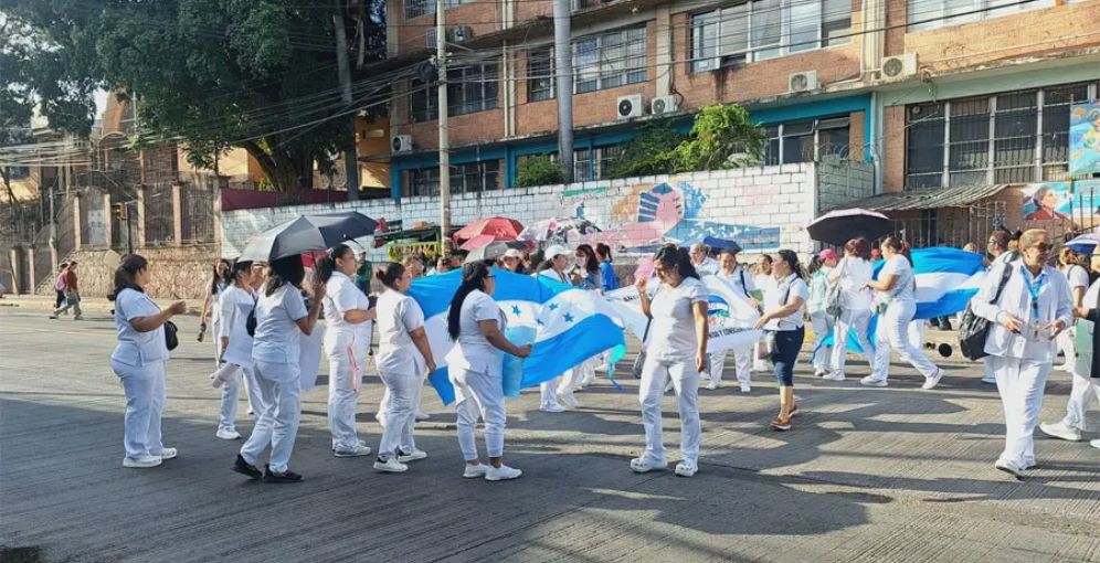 Enfermeras auxiliares exigen respeto y diálogo al Gobierno